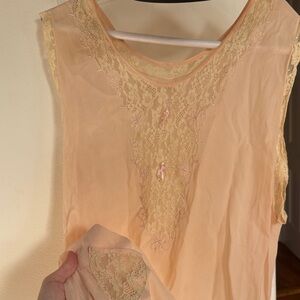 1920s Elegant Lace Trim Peach Nightgown